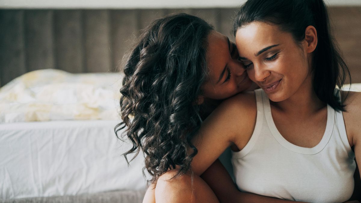 EVERYTHING YOU NEED TO KNOW ABOUT LESBIAN SEX TOYS